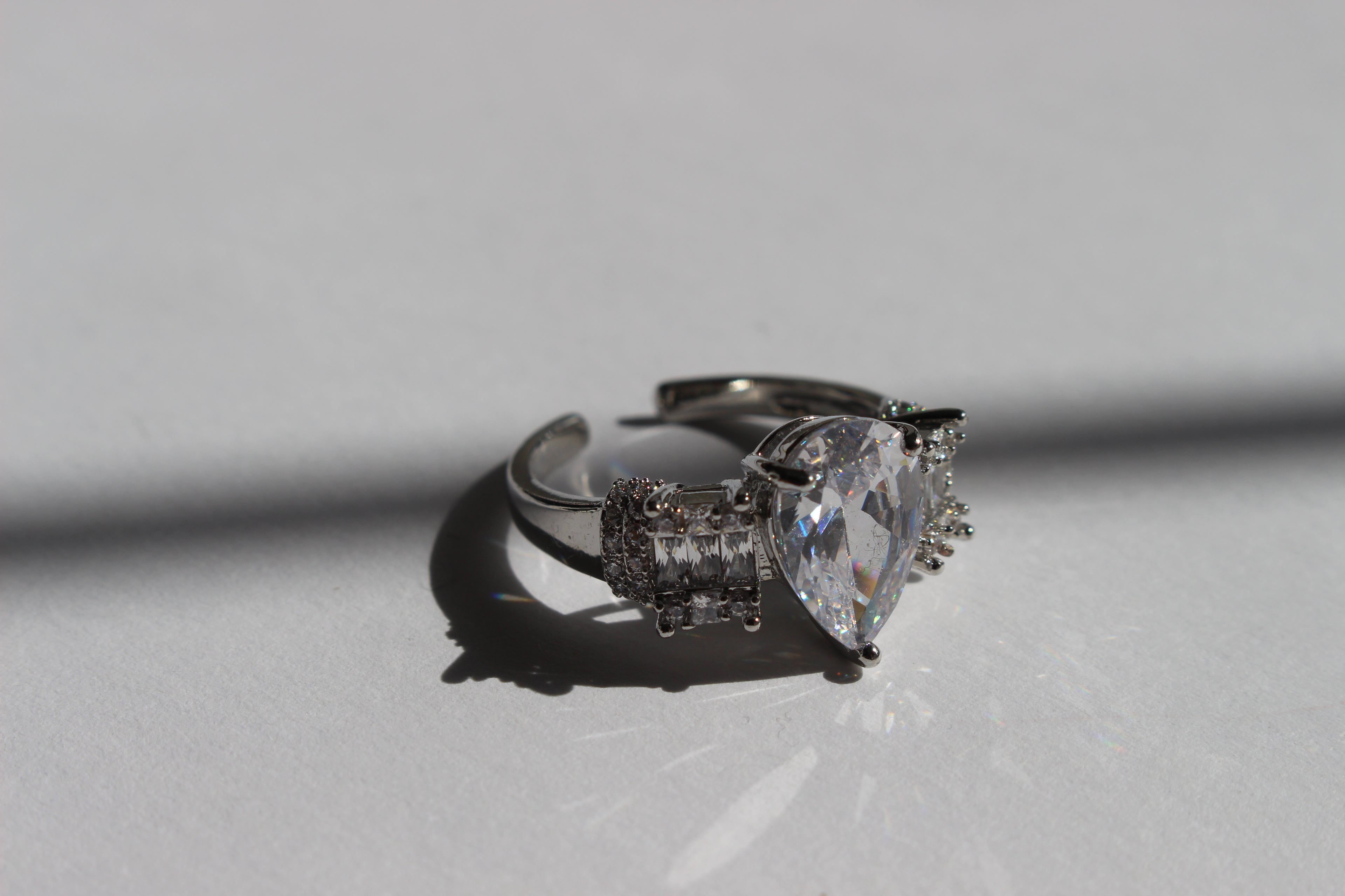 ELARA SPARK RING