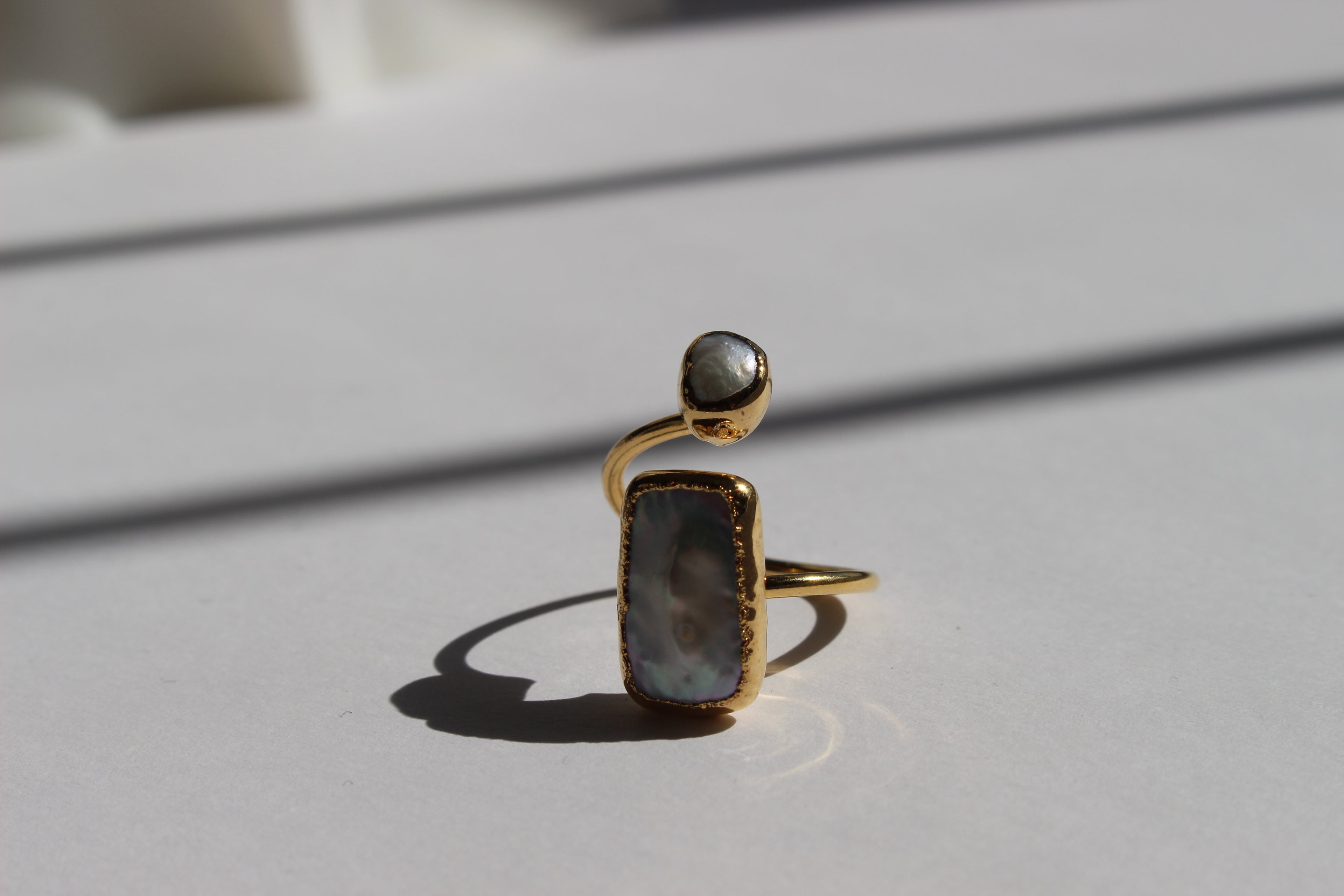LUNA PEARL OPEN RING.