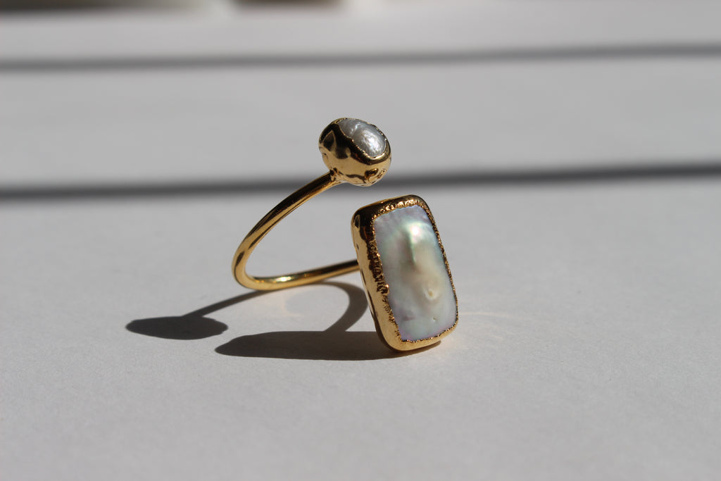 LUNA PEARL OPEN RING.