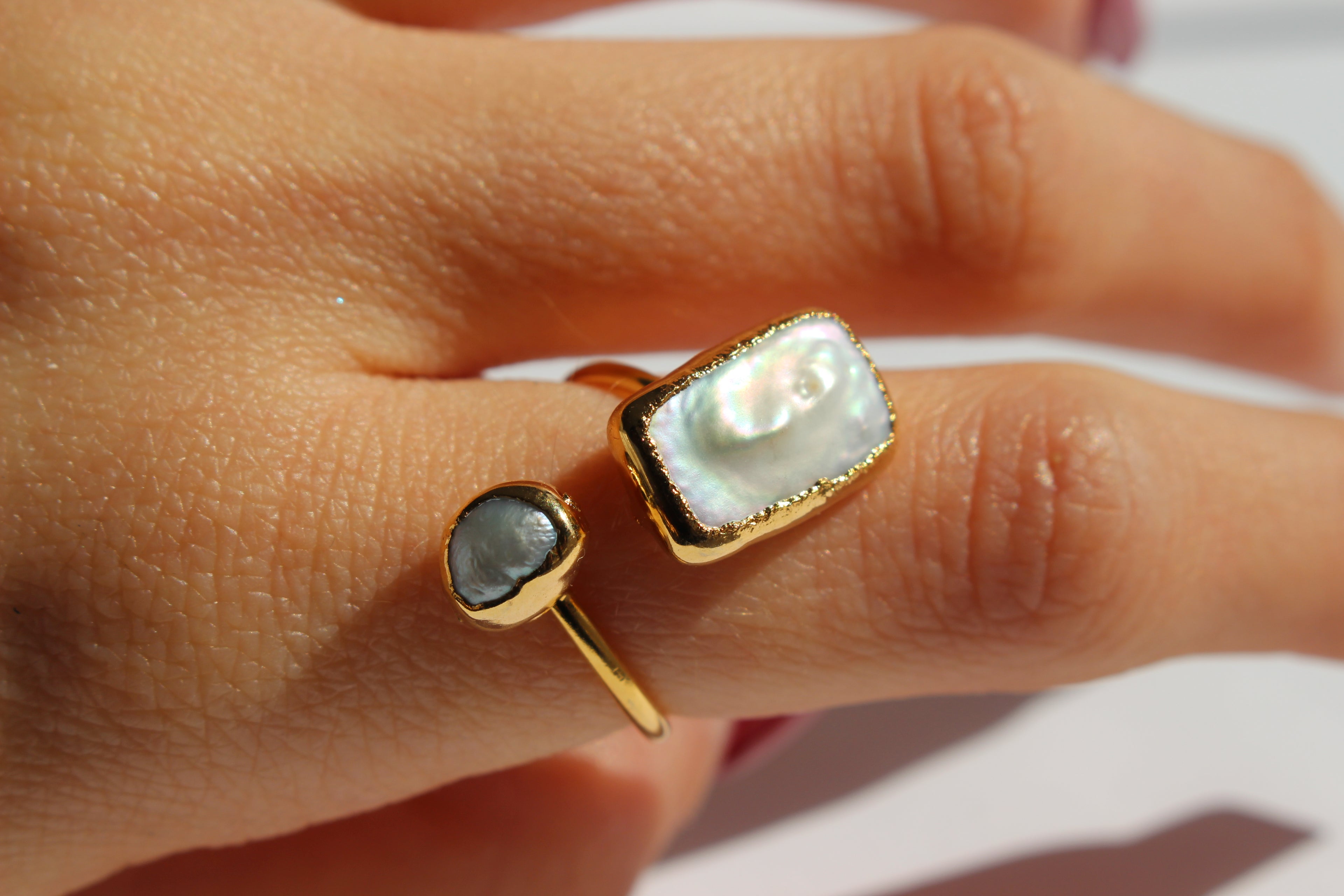 LUNA PEARL OPEN RING.