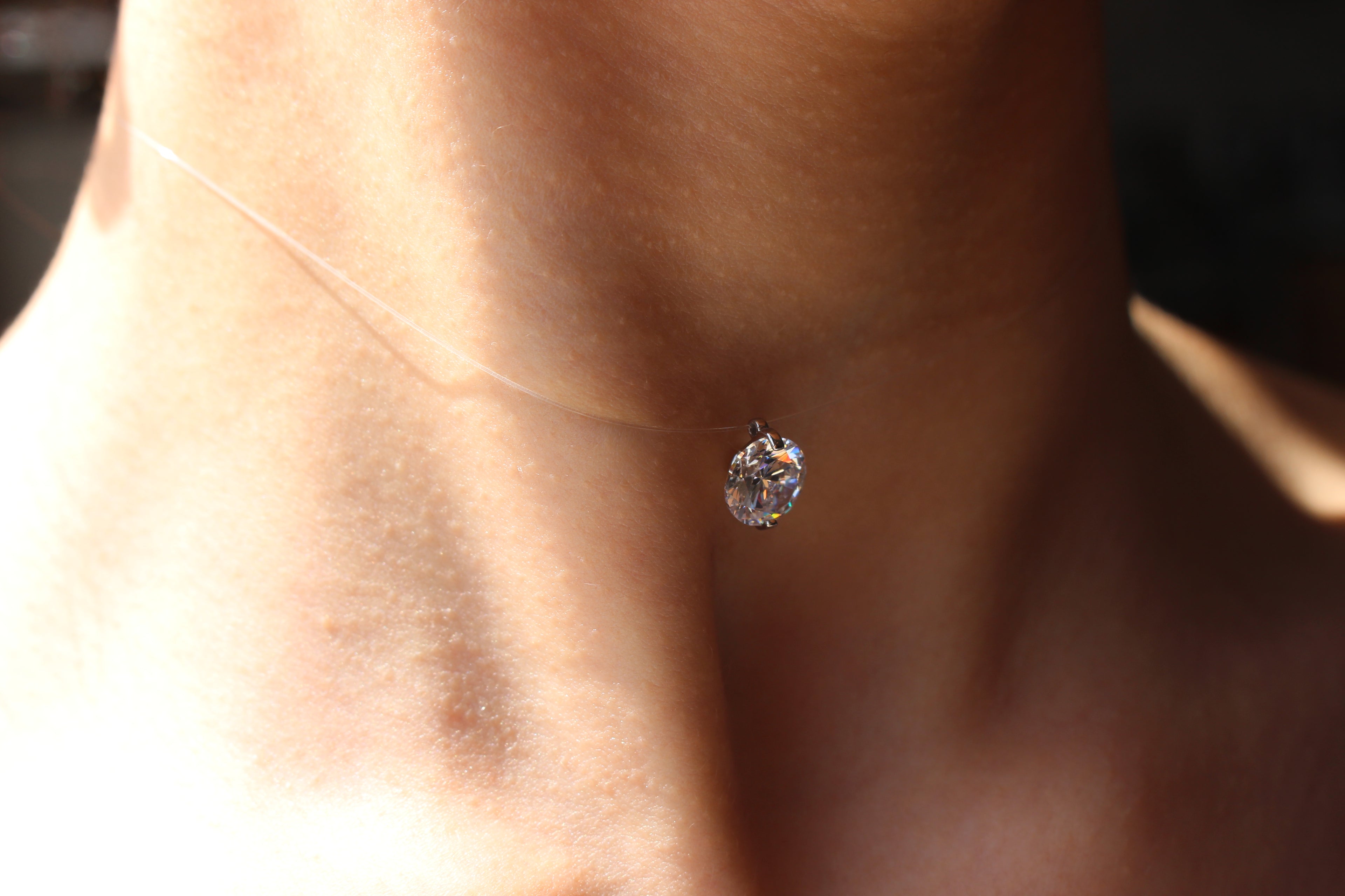 SOLITARE CRYSTAL NECKLACE .