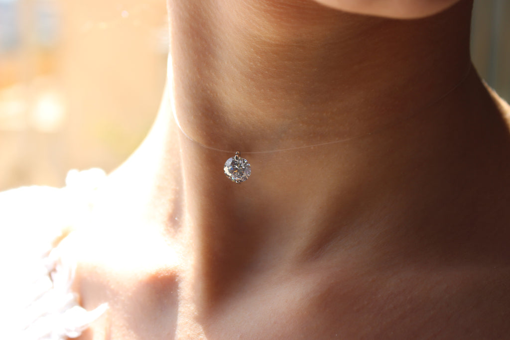 SOLITARE CRYSTAL NECKLACE .