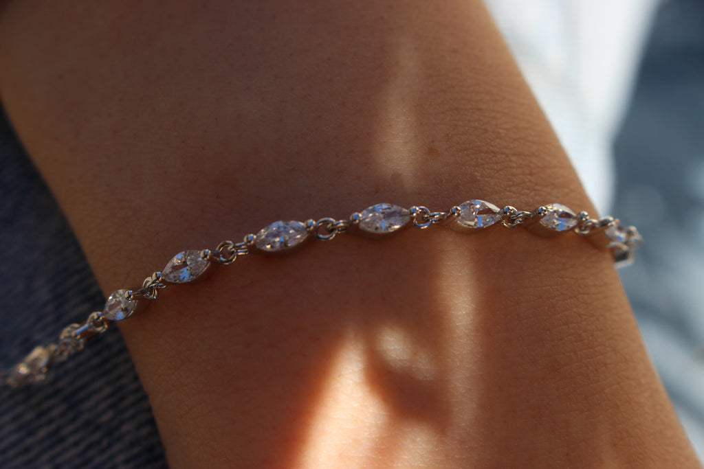 MARQUISE ZIRCON STERLING SILVER .