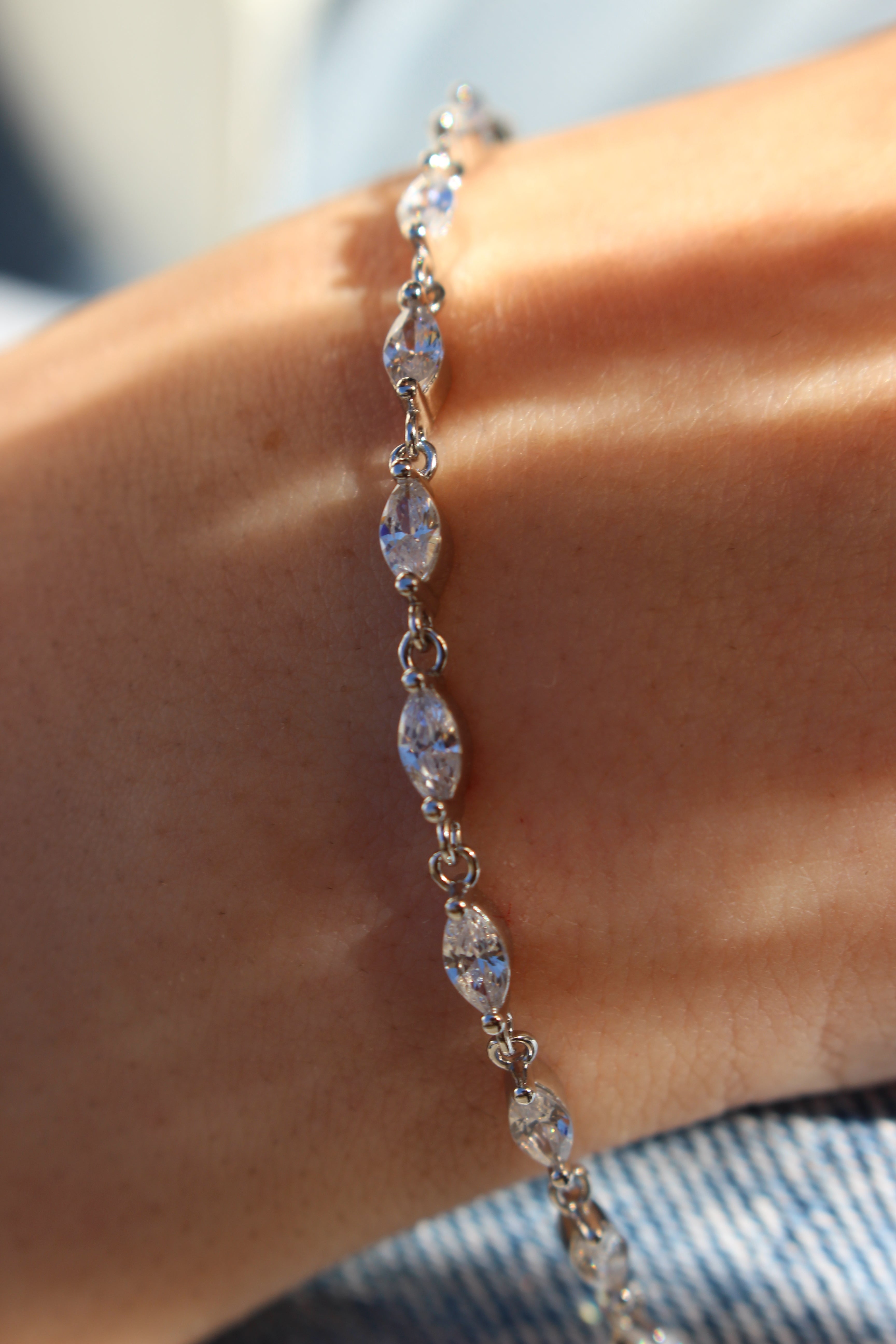 MARQUISE ZIRCON STERLING SILVER .