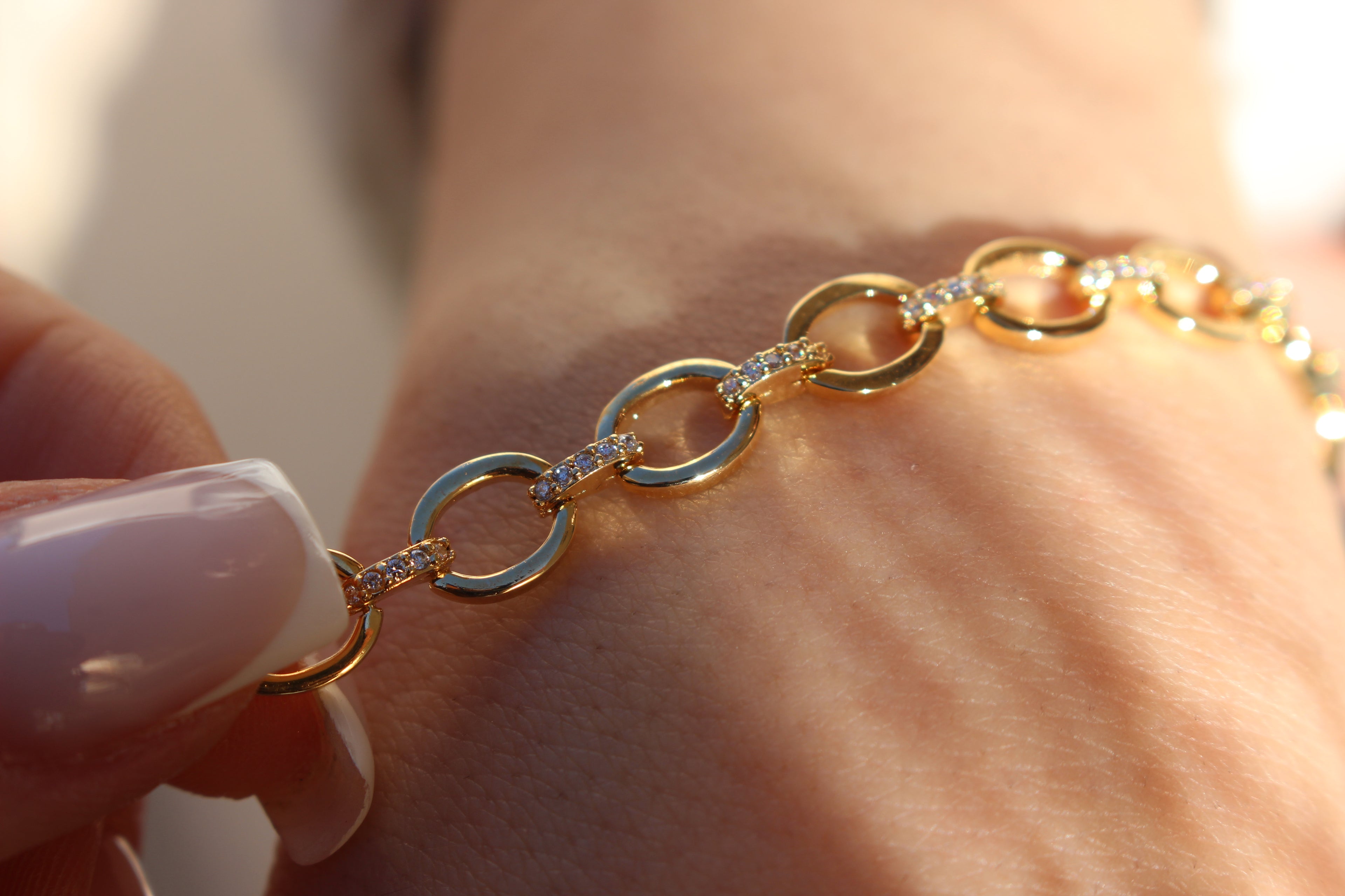CIRCLE ZIRCON BRACELET.