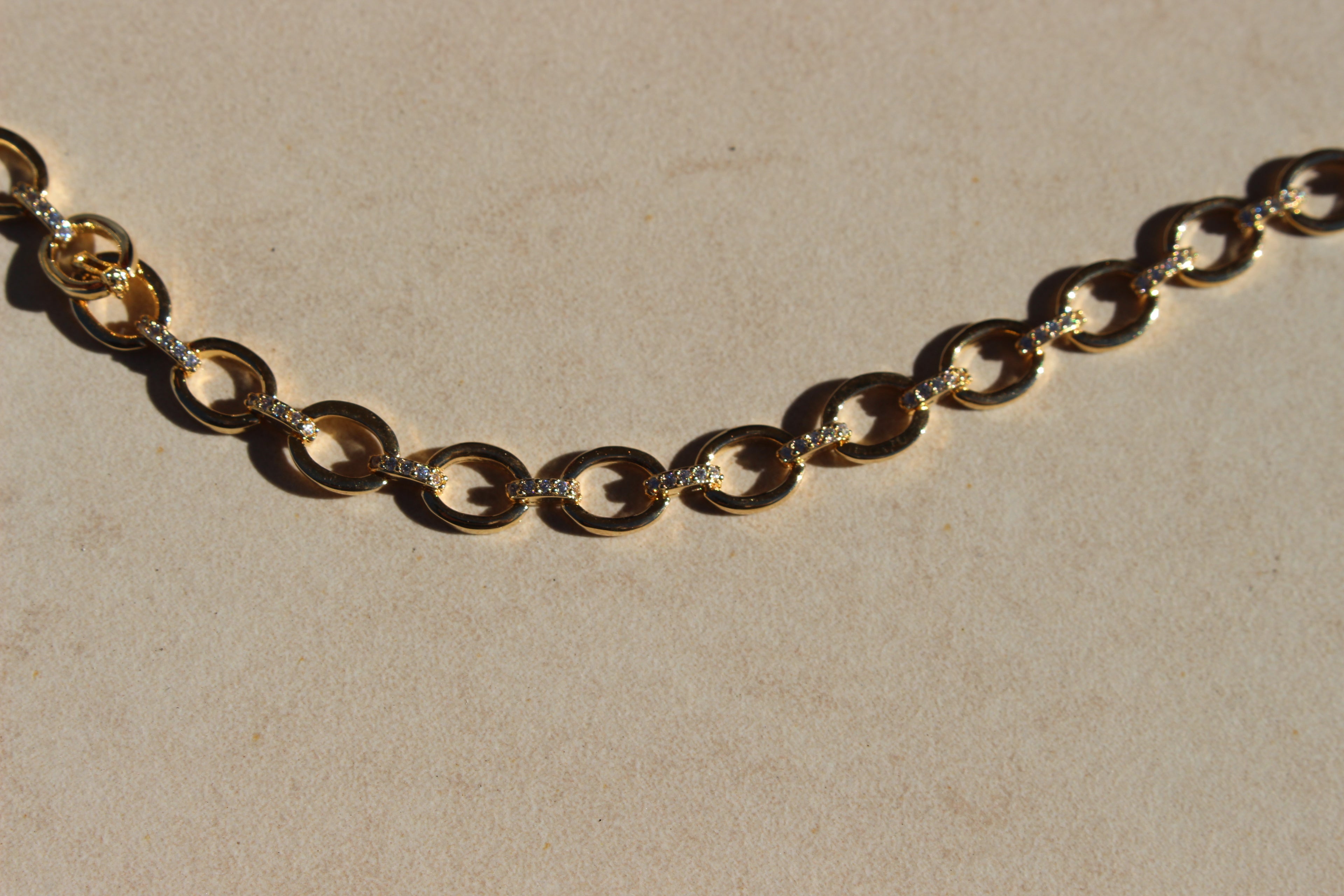 CIRCLE ZIRCON BRACELET.