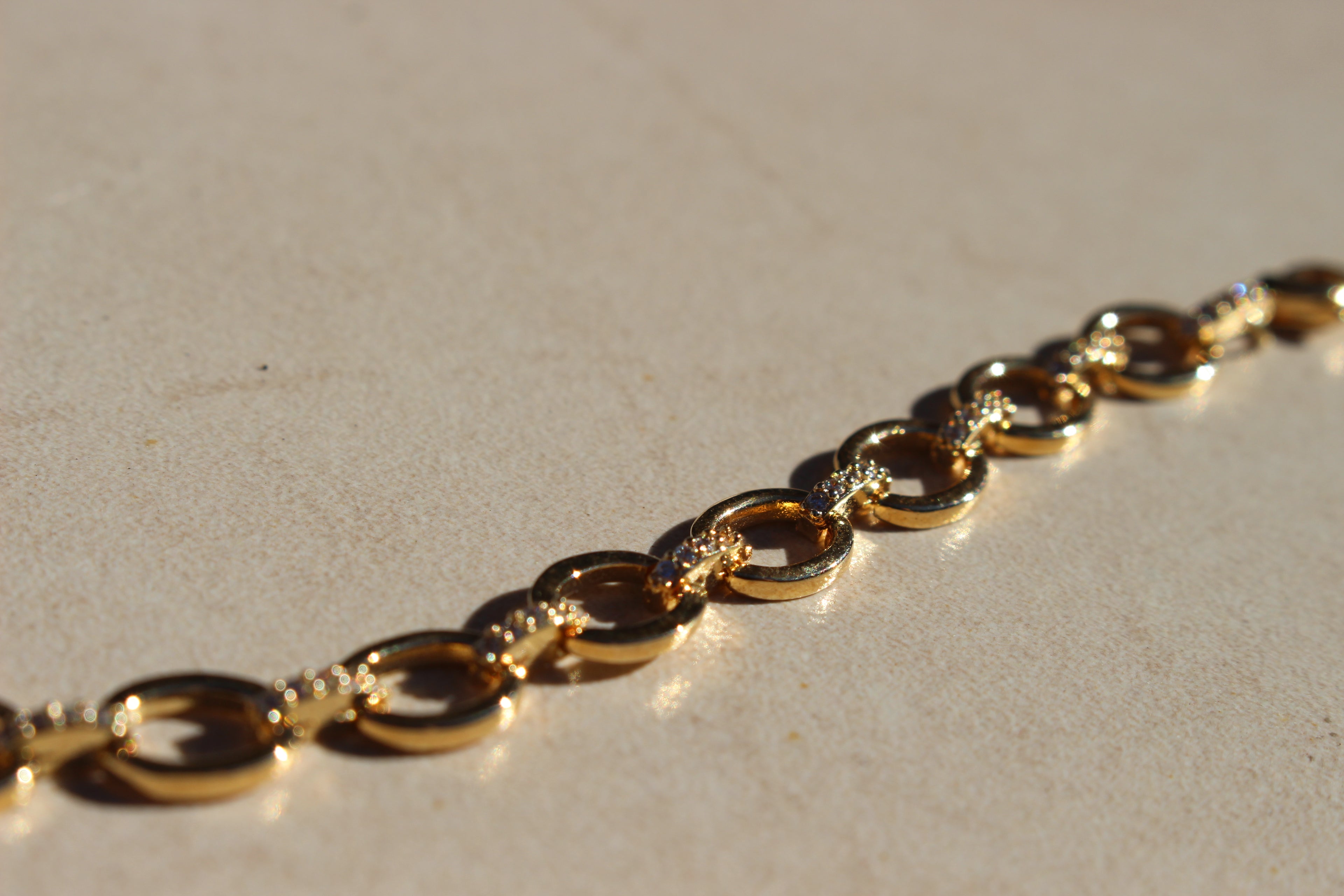 CIRCLE ZIRCON BRACELET.