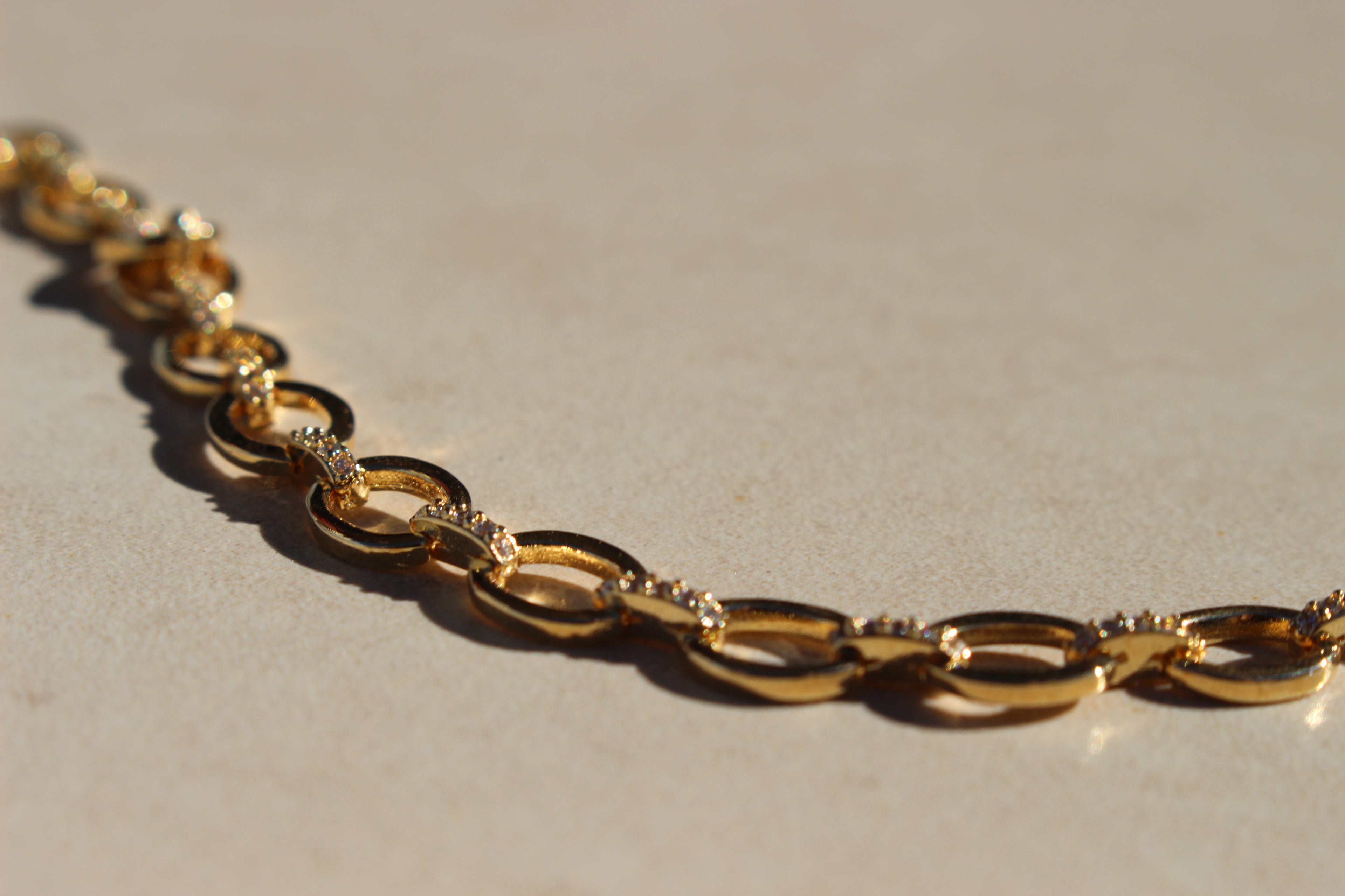 CIRCLE ZIRCON BRACELET.