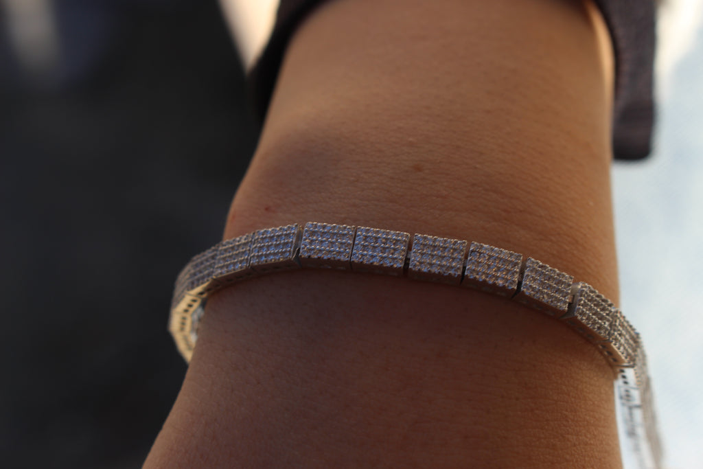 925 STERLING SILVER ZIRCON TENNIS BRACELET.