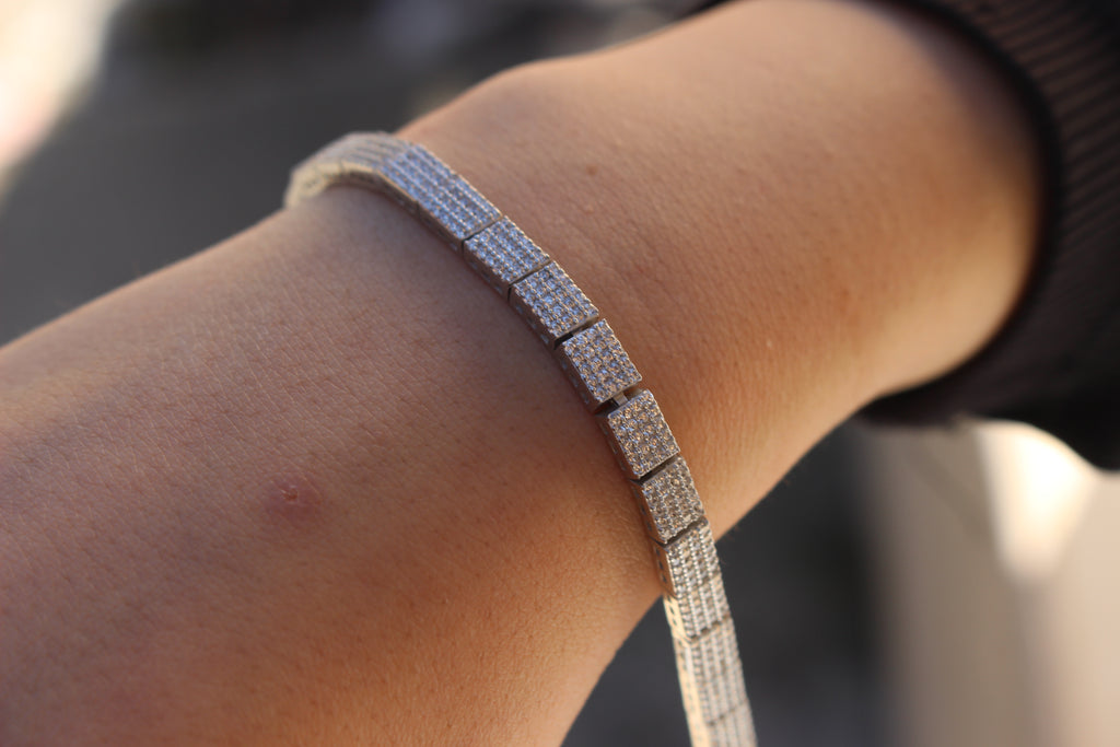 925 STERLING SILVER ZIRCON TENNIS BRACELET.