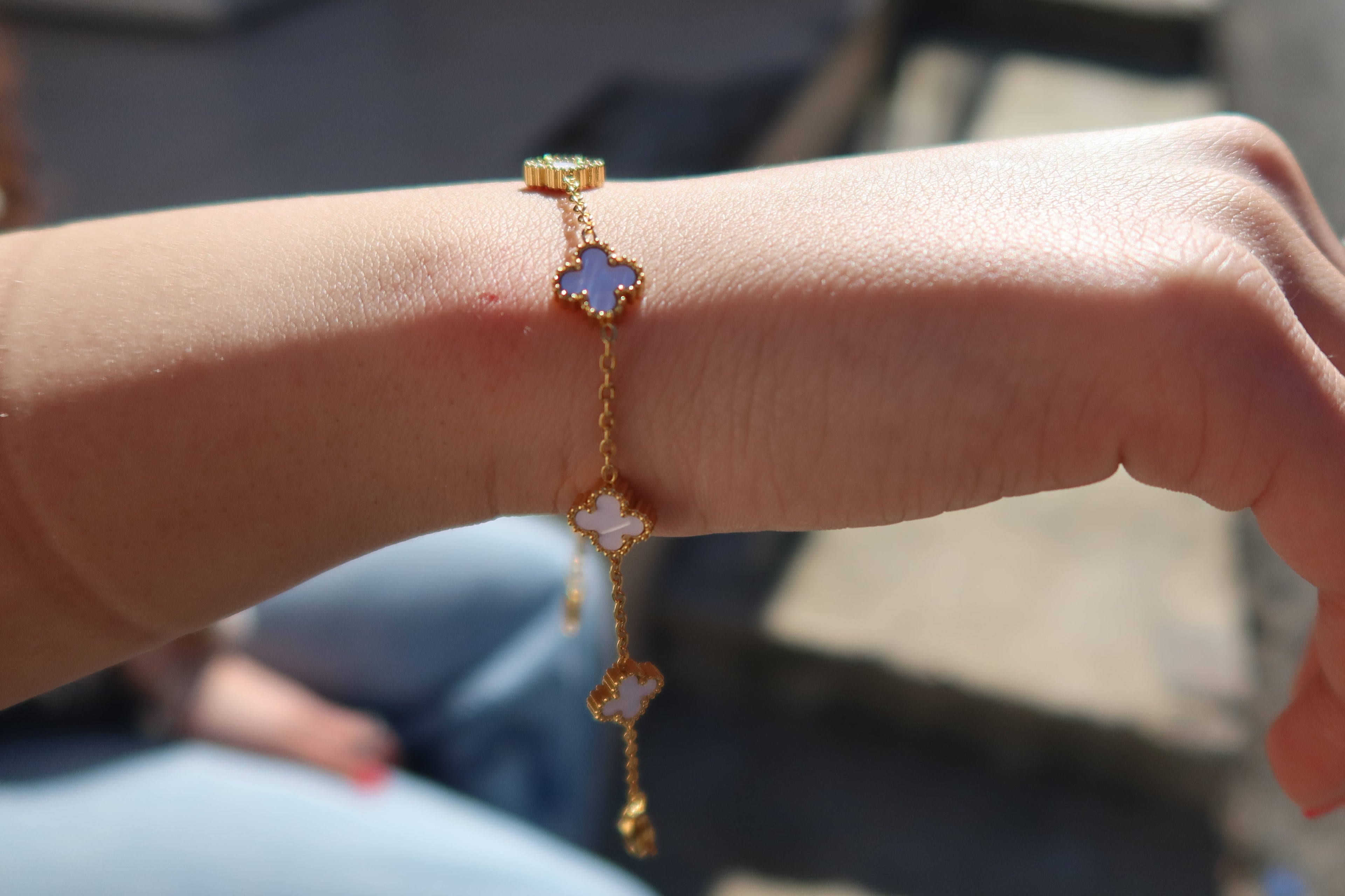 STAINLESS STEEL CLOVER BRACELET.
