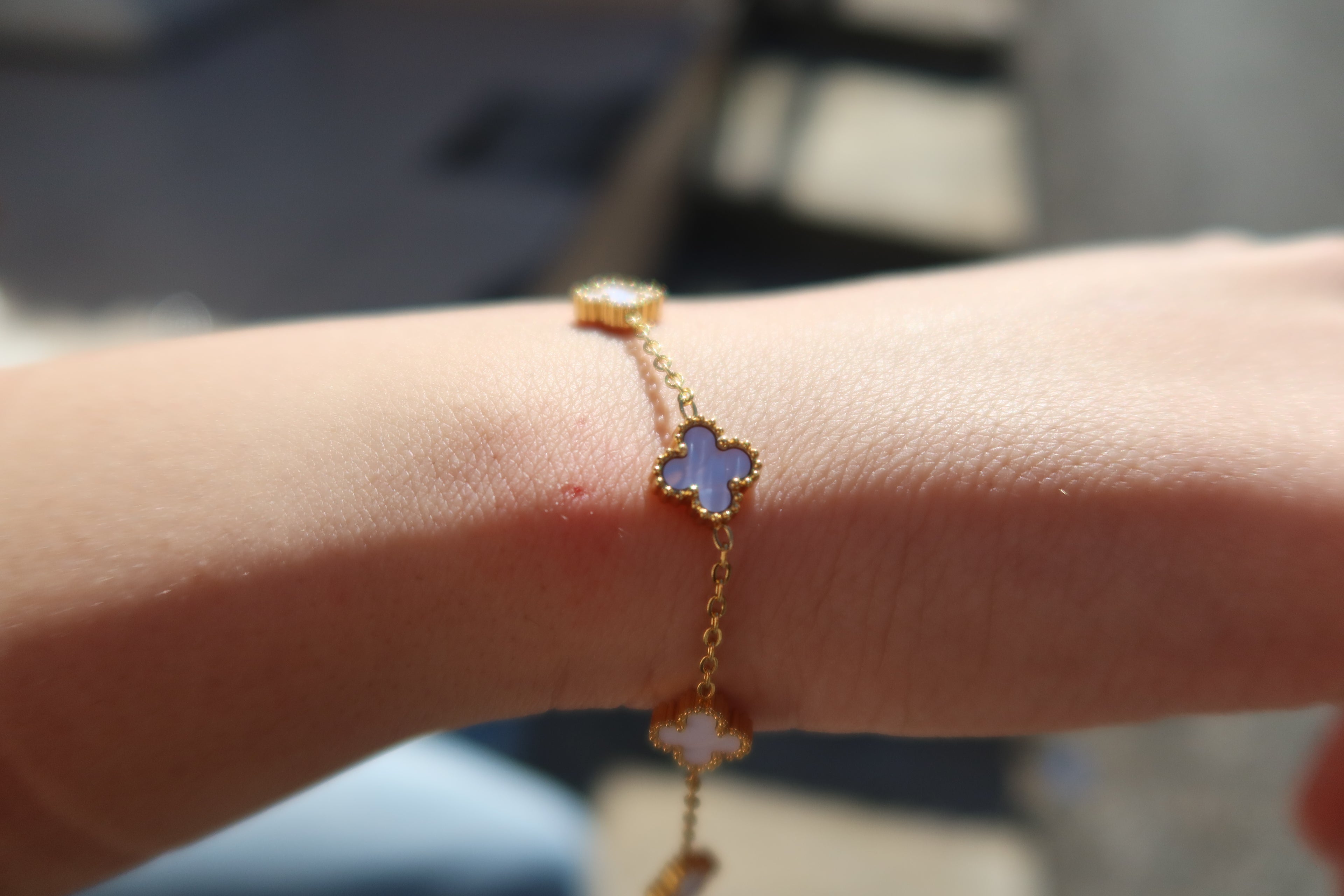 STAINLESS STEEL CLOVER BRACELET.