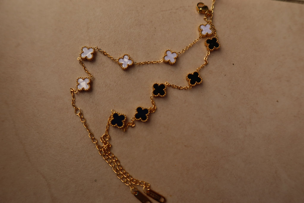STAINLESS STEEL CLOVER BRACELET.