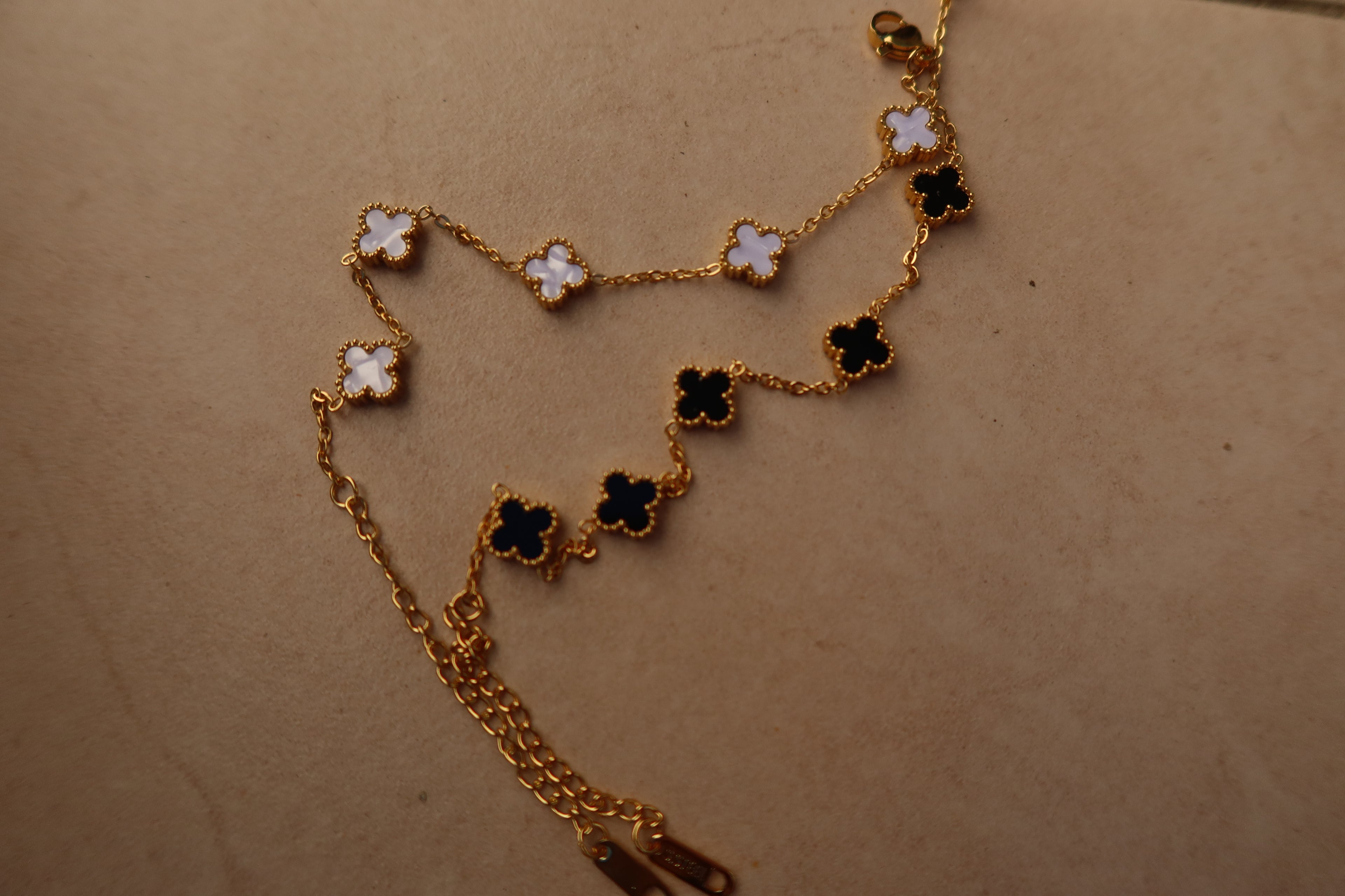 STAINLESS STEEL CLOVER BRACELET.