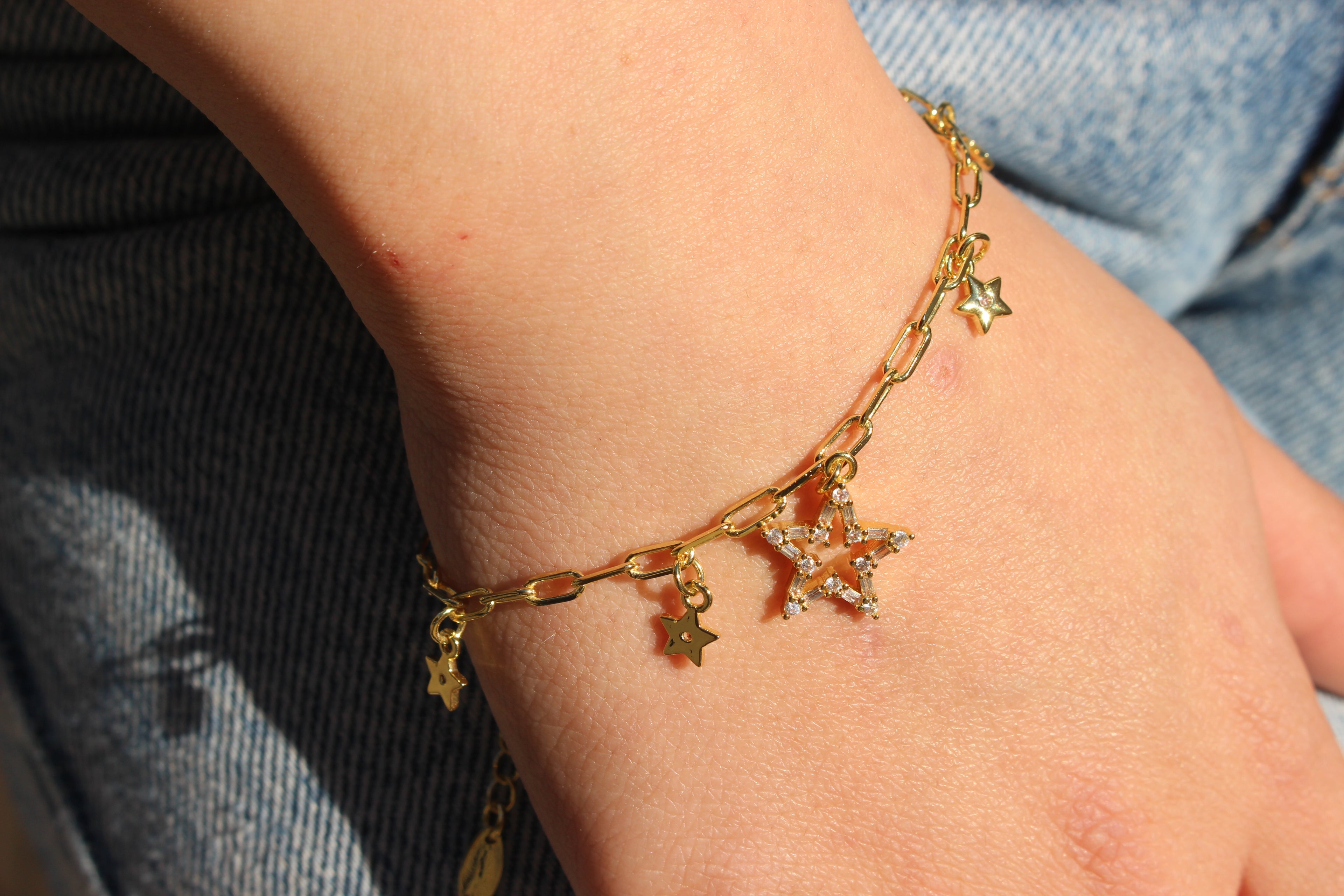 STAR CHARM BRCELET .