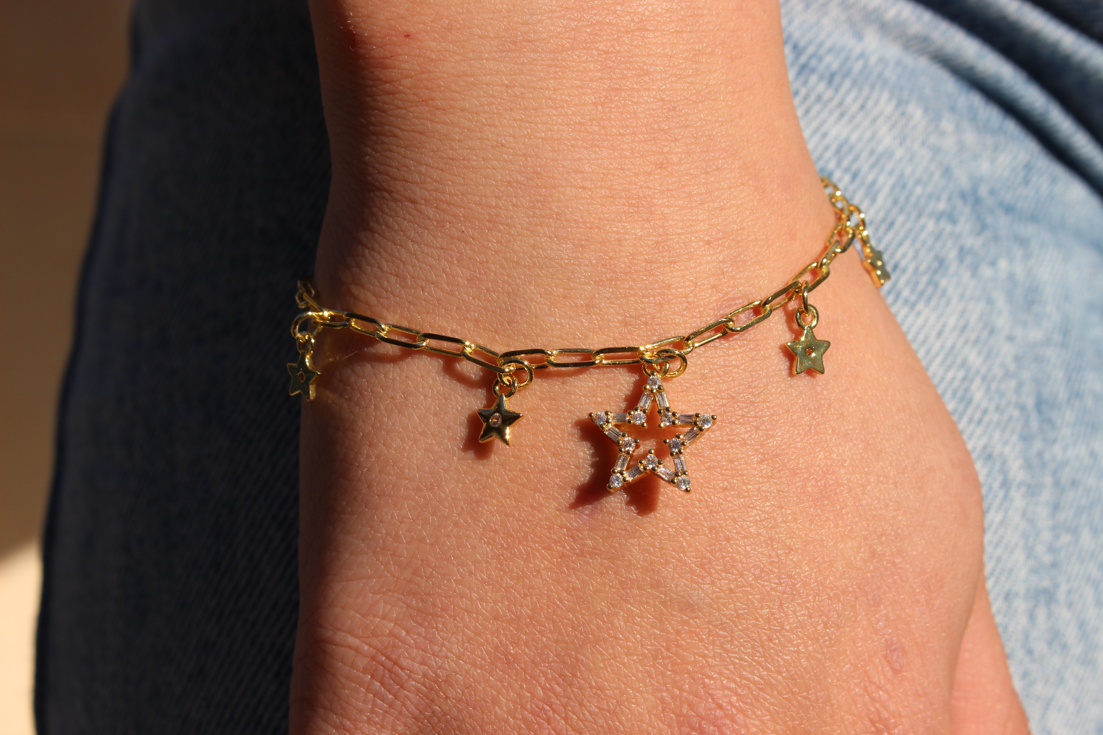 STAR CHARM BRCELET .
