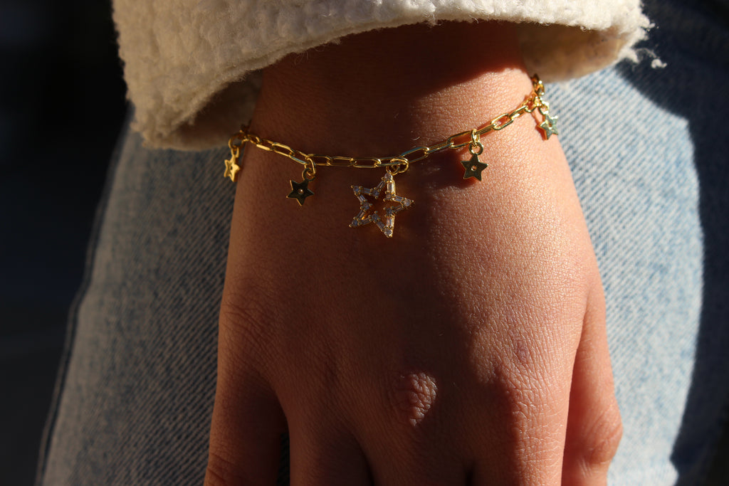 STAR CHARM BRCELET .