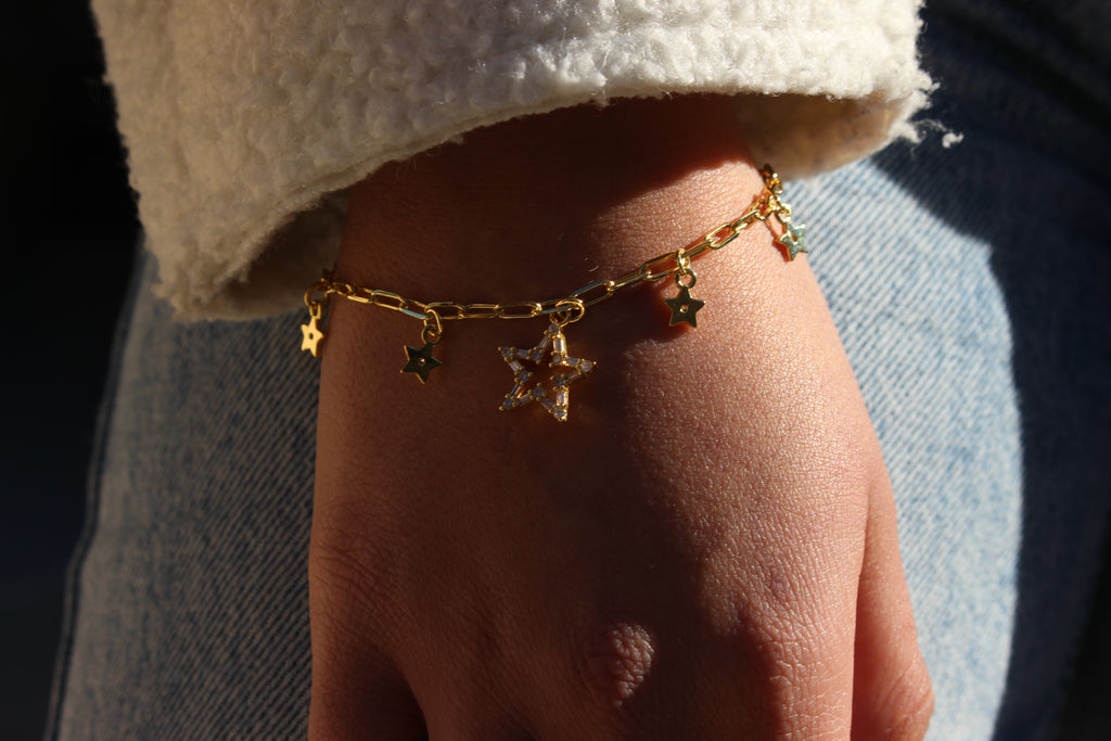 STAR CHARM BRCELET .