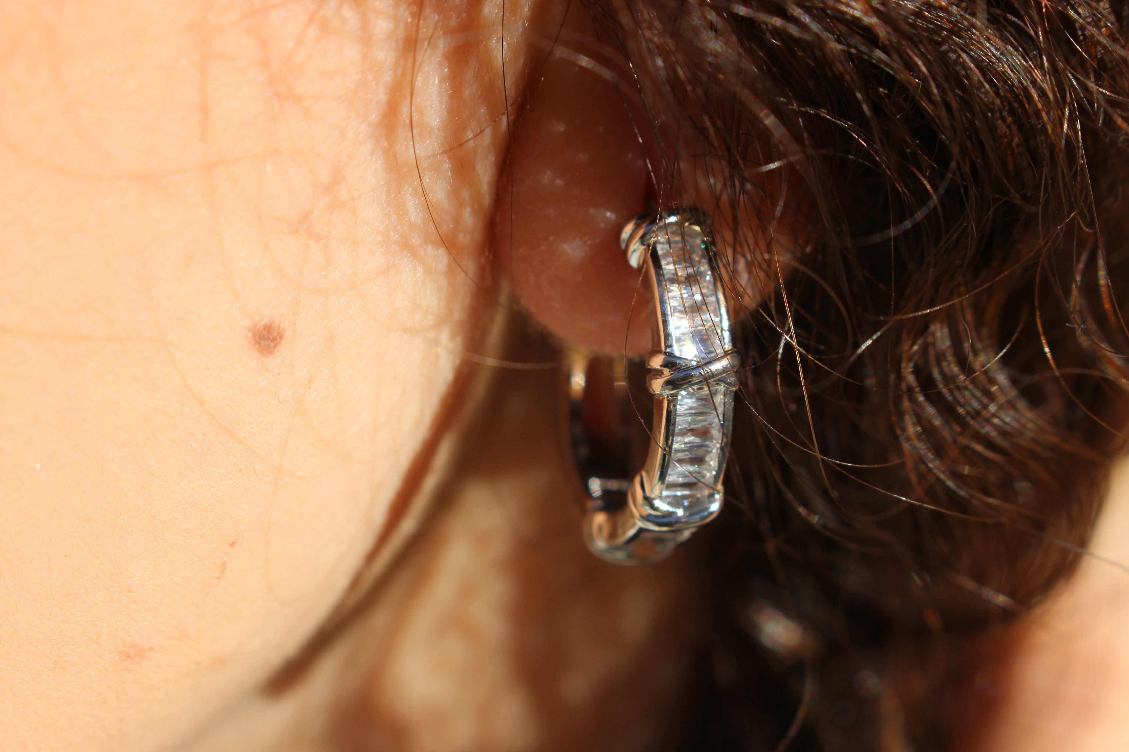 CRYSTAL HOOP EARRINGS .